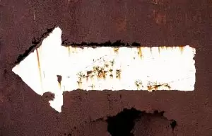 یک فلش و انواع محیط‌های خورنده ورق استیل