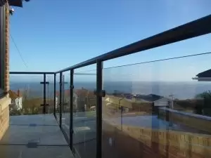 استفاده از نرده استیل ضد زنگ در بالکن