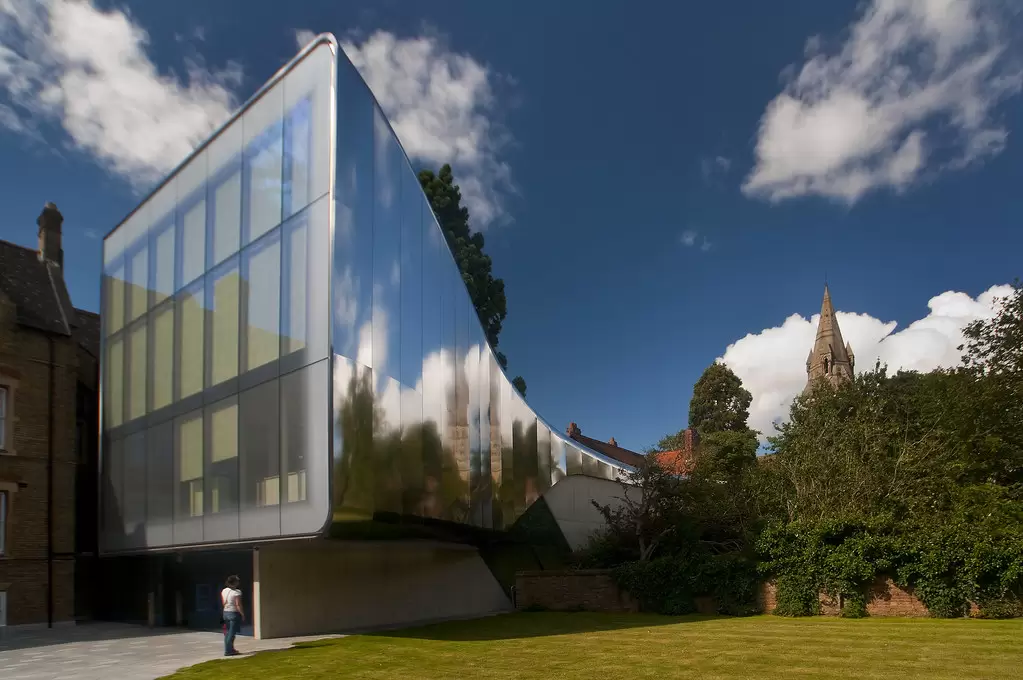 نقش استنلس استیل در معماری