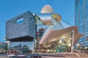 آلیاژ فولاد ضد زنگ در معماری